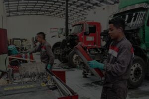 Taller de camiones para el mantenimiento de motores Cummins
